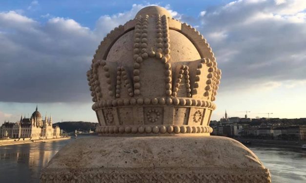 The stone cross of the Holy Crown of Margaret Bridge was broken again