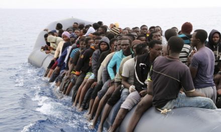 Kezdődik! Az olasz kormány megállította az első migránsokat szállító hajót
