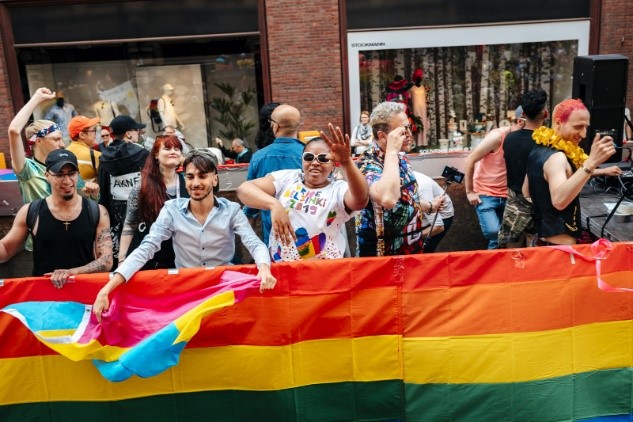 In diesem Jahr finden in Paris zwei Schwulenparaden statt