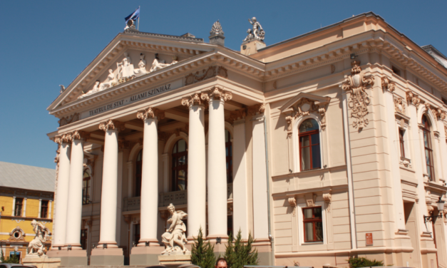 Znów protestują w obronie teatru w Nagyvárad!