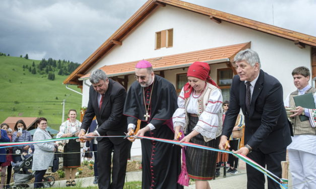 In Gyimesközéplok wurde ein mit Unterstützung des ungarischen Staates gebauter Kindergarten übergeben