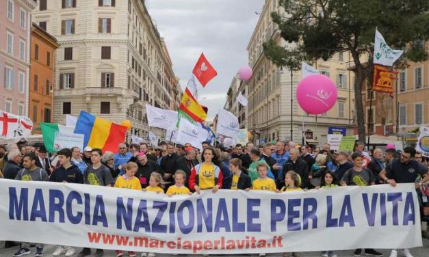 Anche gli italiani seguono la politica della famiglia ungherese