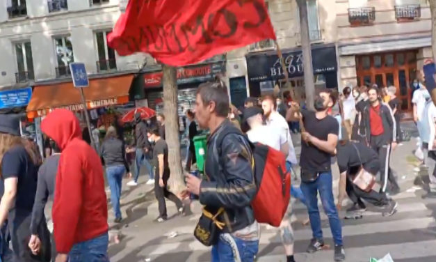 Komuniści zaatakowali katolicką paradę w Paryżu