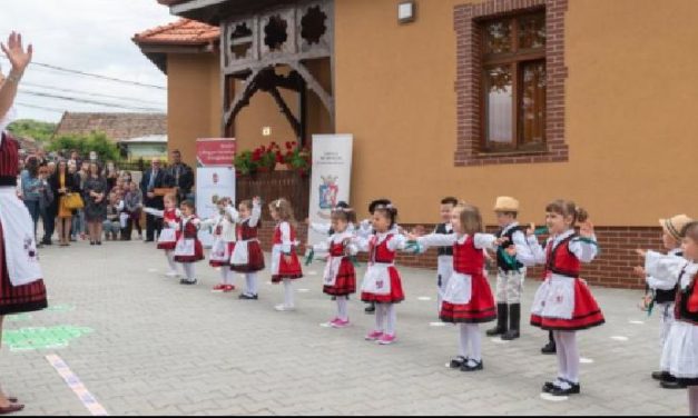 Kindergärten, die mit ungarischer Staatshilfe in Siebenbürgen gebaut oder renoviert wurden, werden nacheinander übergeben