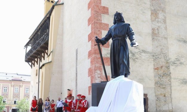 ARCO. La statua di Béla è un simbolo del passato e del futuro comuni 