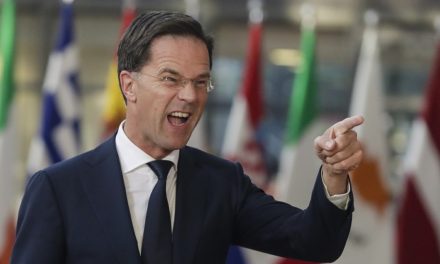 A szexuális devianciák törvényesítését sürgette a “térdeltetős” holland miniszterelnök