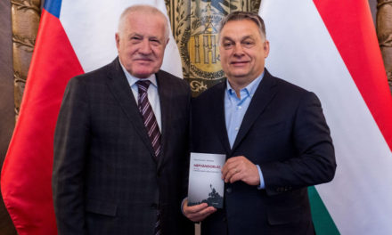 Orbán Viktor Václav Klausnak: ismét szabadságharc folyik Európában