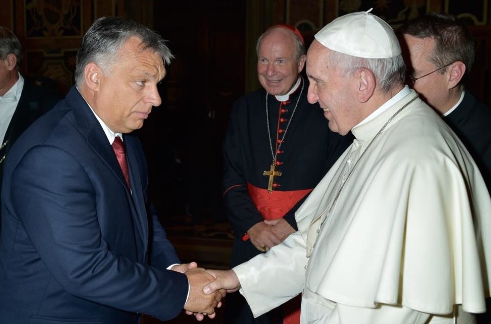 Eppure papa Francesco incontra Viktor Orbán e Janos Áder