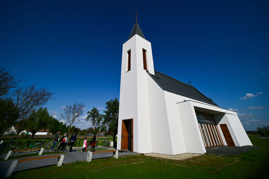 The Catholic church in Pusztaszer will be consecrated on Sunday