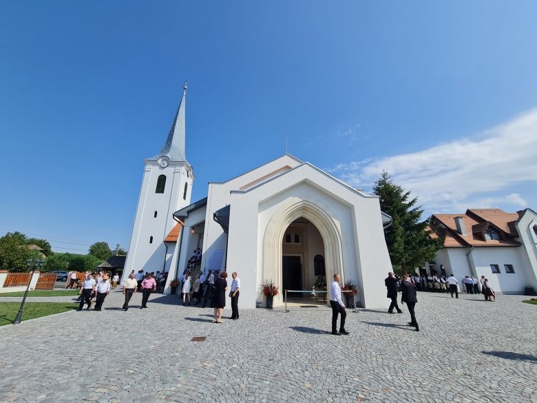Die neue reformierte Kirche von Mezőpanit wurde geweiht und übergeben