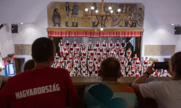 Die ungarische Frauen-Handballmannschaft in Szentegyháza (Fotobericht)