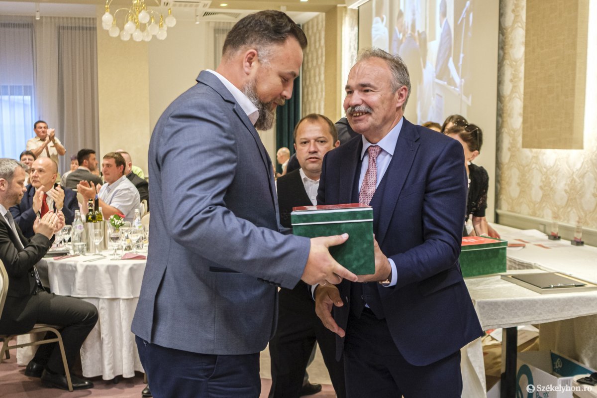 Minister István Nagy podczas ceremonii wręczenia nagród/Zdjęcie: szekelyhon.ro
