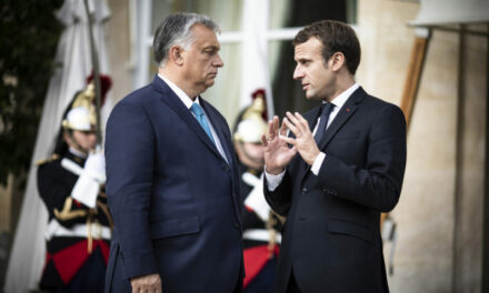 Francia történész: Orbán Viktor játszik, és azért nyer, mert víziója van a világról