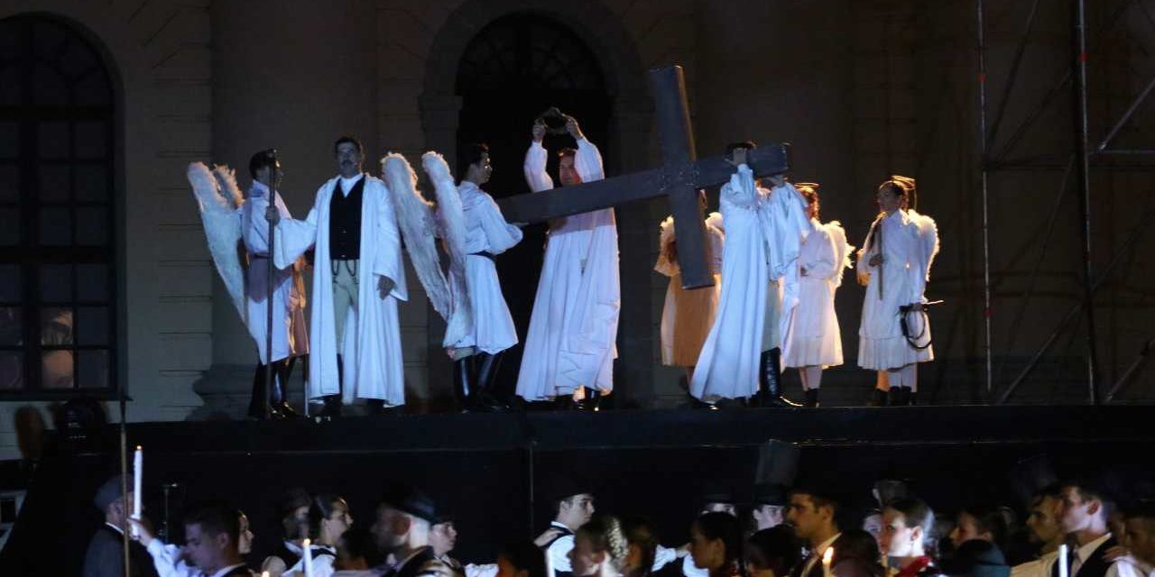 The mission is to present the Passion of Csíksomlyó