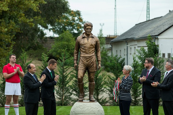 The statue of Zoltán Czibor was inaugurated in Komárom