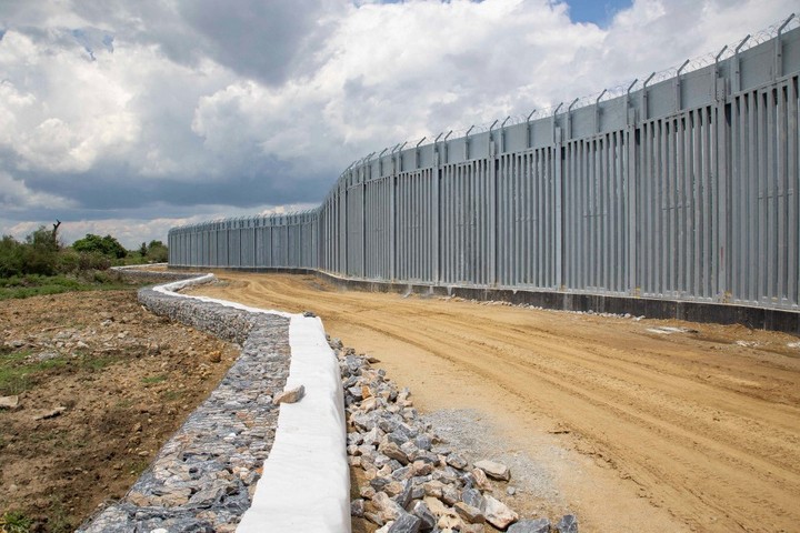 Greece is building a 40-kilometer wall on the Turkish border
