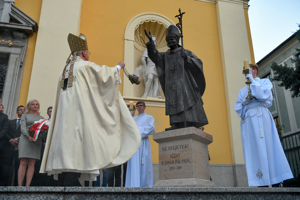 II.-János-Pál-pápa-szobor-debrecen