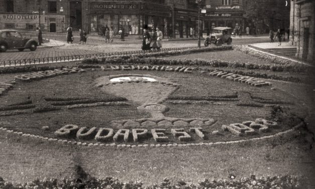 Drei Ausstellungen wurden im Vigado von Pest im Geiste des Glaubens eröffnet