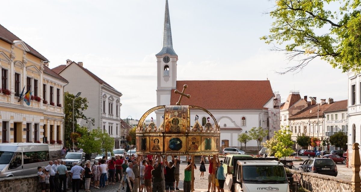 Una copia ingrandita della Sacra Corona è stata esposta a Székelyudvarhely