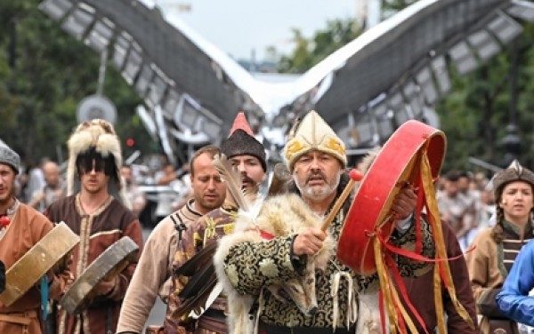 Így vicsorogtak a hiénák és az őrkutyák augusztus 20-án