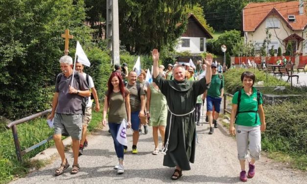 A Rákóczi Szövetség 700 külhoni középiskolással csatlakozik a pápai szentmiséhez