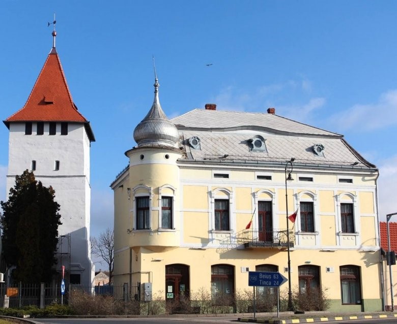 Átadták a felújított Arany-palotát Nagyszalontán
