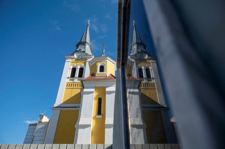 The main parish church in Salótarján has been renovated