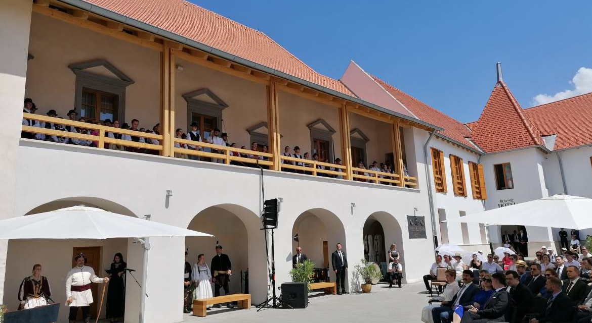 Das 10-jährige ungarische Haus im Schloss Rákóczi in Borsi
