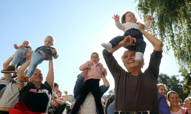 More than ten thousand people lifted their children into the air at the same time