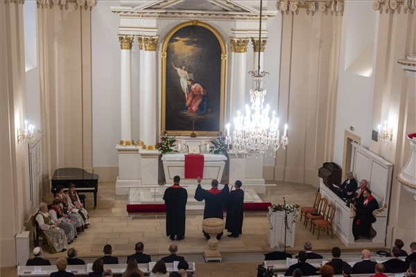 La chiesa luterana ristrutturata e la residenza vescovile sono state consacrate a Cluj