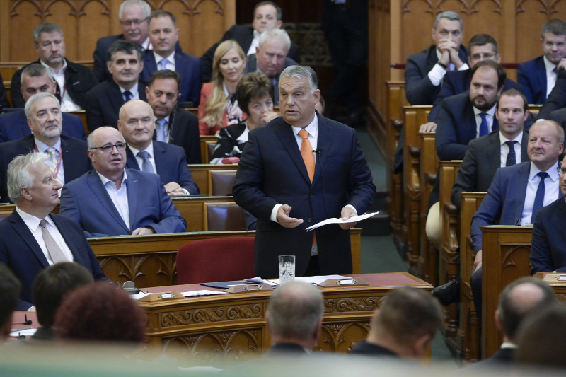Viktor Orbán: Laut Experten übersteigt die Höhe der Rentenprämie 50.000 HUF QUELLE: MTI/SZILÁRD KOSZTICSÁK
