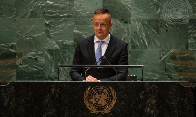 Péter Szijjártó in New York: Epidemie und Migration bilden einen Teufelskreis