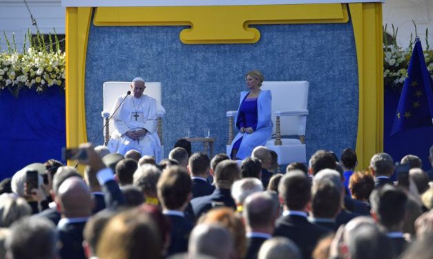 Papież Franciszek przybył jako pielgrzym do kraju o starożytnej historii