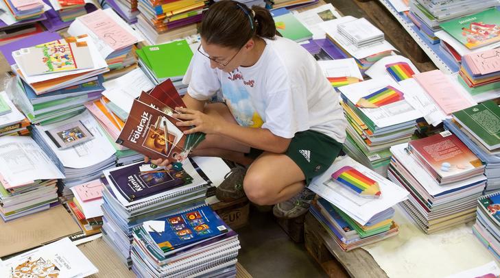 Minden általános és középiskolás diák ingyen kapja a tankönyvet