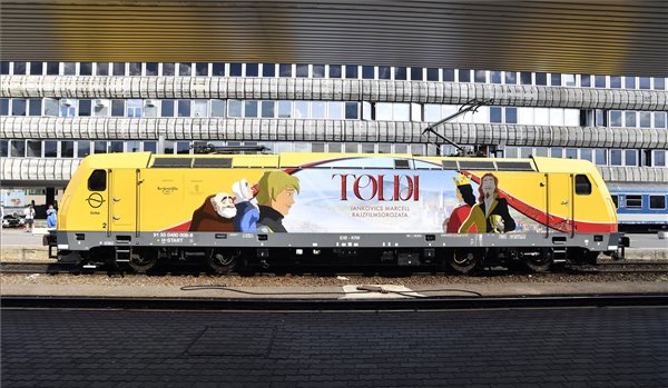Toldi travels on a locomotive