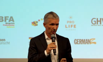 Gerhard Papke: A magyarokat nem fogják térdre kényszeríteni