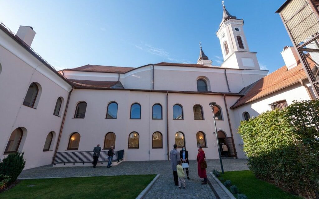 L&#39;ex chiesa francescana ristrutturata è stata consacrata a Szamosújvár