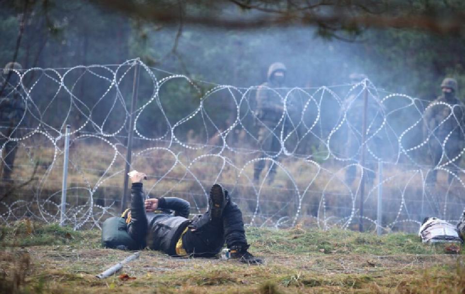 Migrants broke through the Polish border