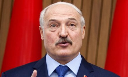 Die von neuen EU-Sanktionen betroffenen Weißrussen würden die Migranten nach Hause abschieben