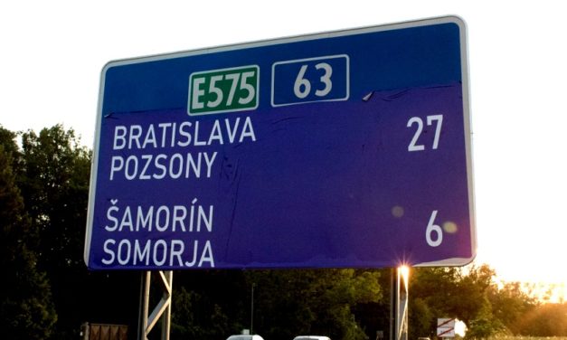 Ungarische Siedlungsnamen auf slowakischen Schildern