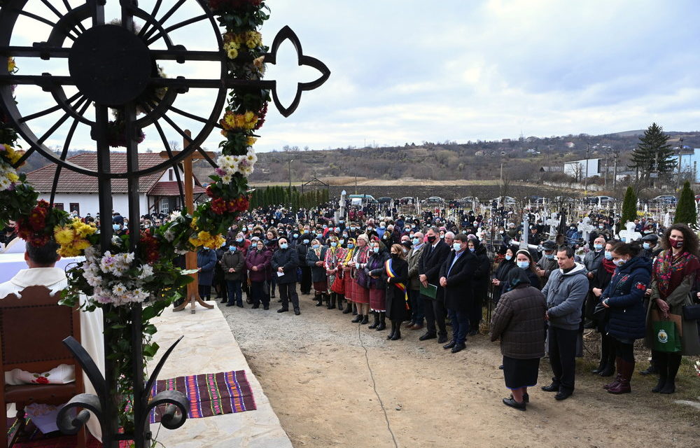 Ristrutturando la chiesa, per aumentare il riconoscimento dei csángós di sentimento ungherese in Moldavia