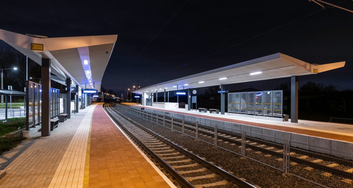 Trains stop every half hour at the new Kertváros station