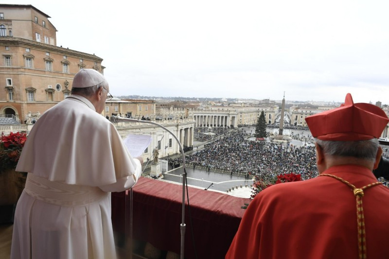 Pope Francis: God does not want to speak a monologue, but initiates a dialogue