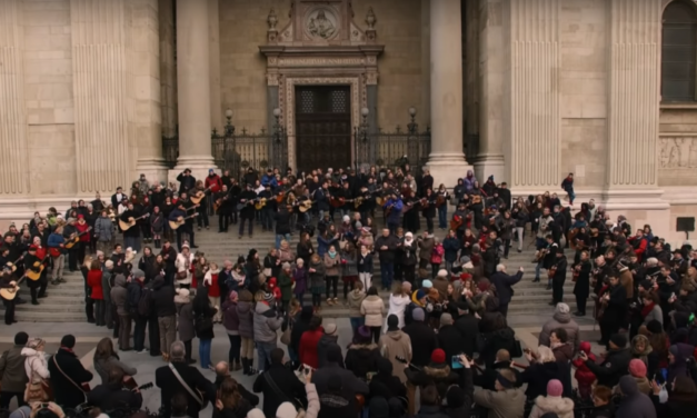 AN ADVENT HUNGARIAN FLASHMOB WITH MILLIONS OF VIEWS