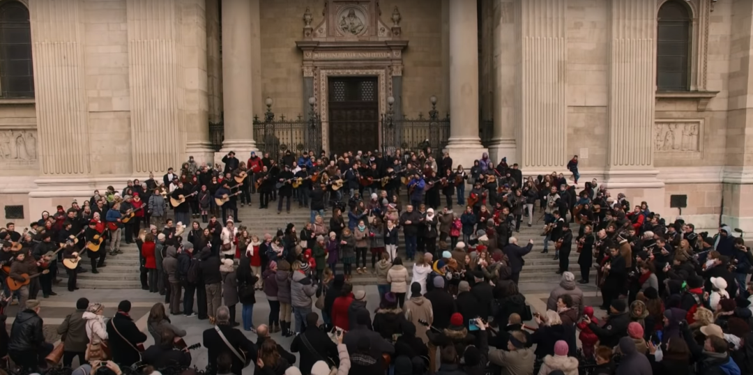AN ADVENT HUNGARIAN FLASHMOB WITH MILLIONS OF VIEWS