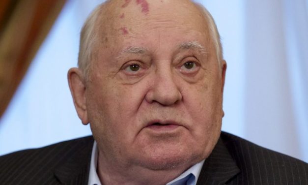 Gorbachev: L&#39;Occidente è presuntuoso e ipocrita