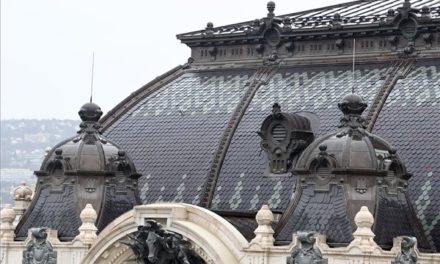 Die Dachkonstruktion von Budavári Lovarda gewann eine Goldmedaille