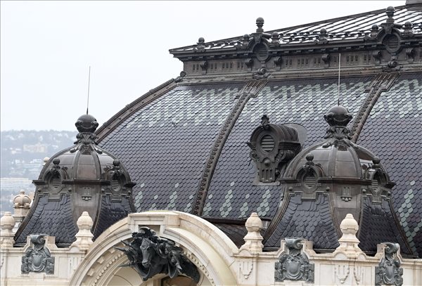 Die Dachkonstruktion von Budavári Lovarda gewann eine Goldmedaille