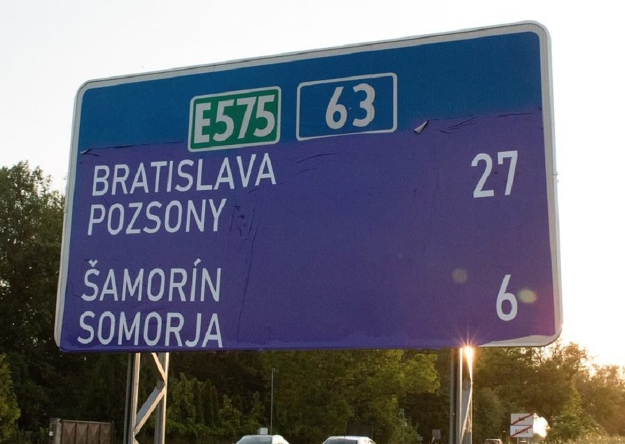 Verkehrszeichen auf ungarisch