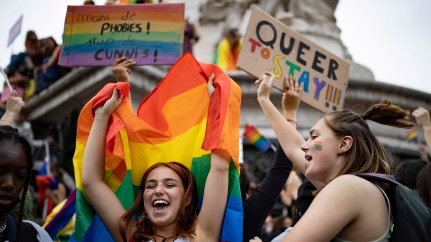 Négy év alatt megduplázódott az LMB közösséghez tartozó brit fiatalok száma